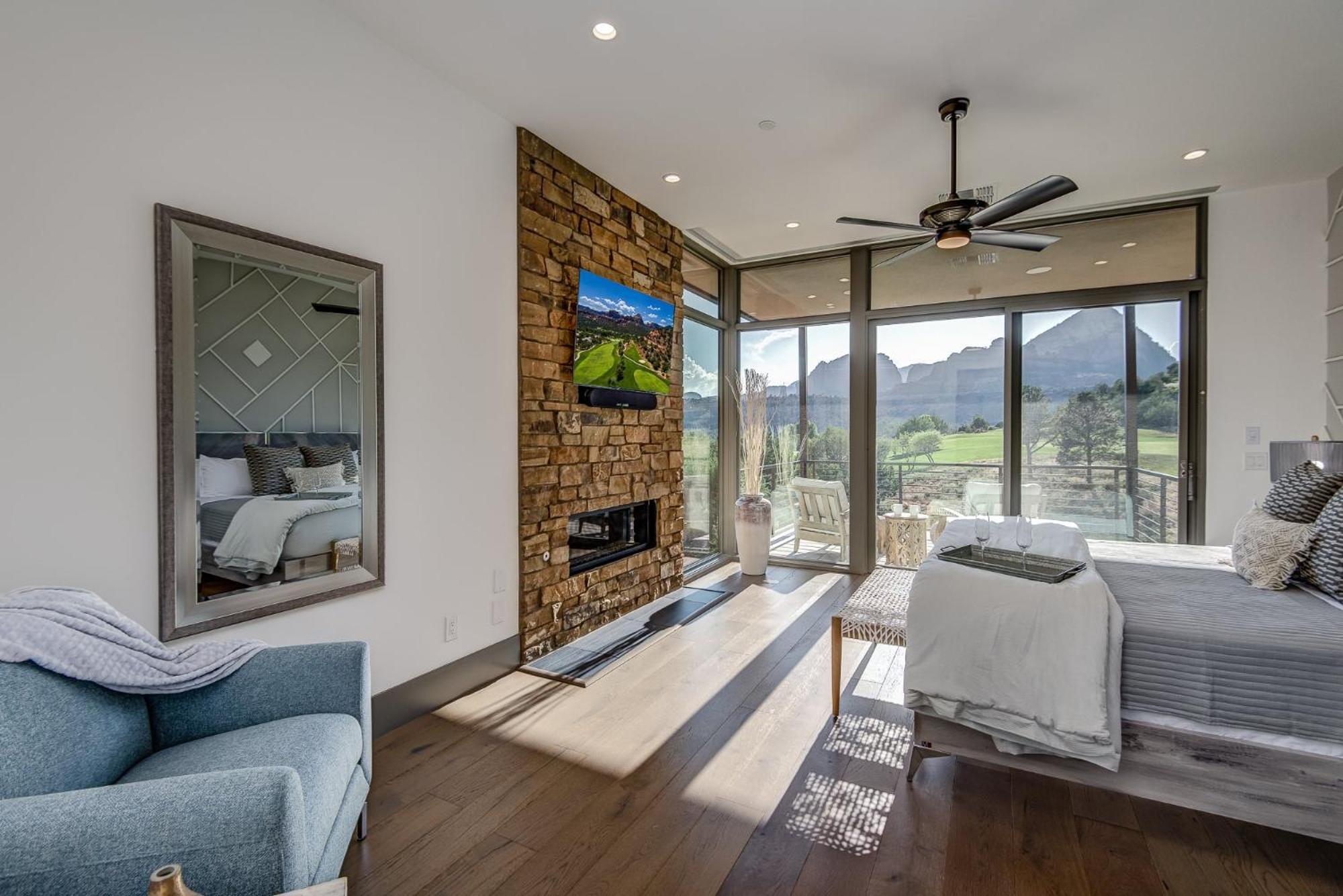 Holiday home Complete Luxury , Extras And Red Rock Vistas - Exclusive Golf Community *