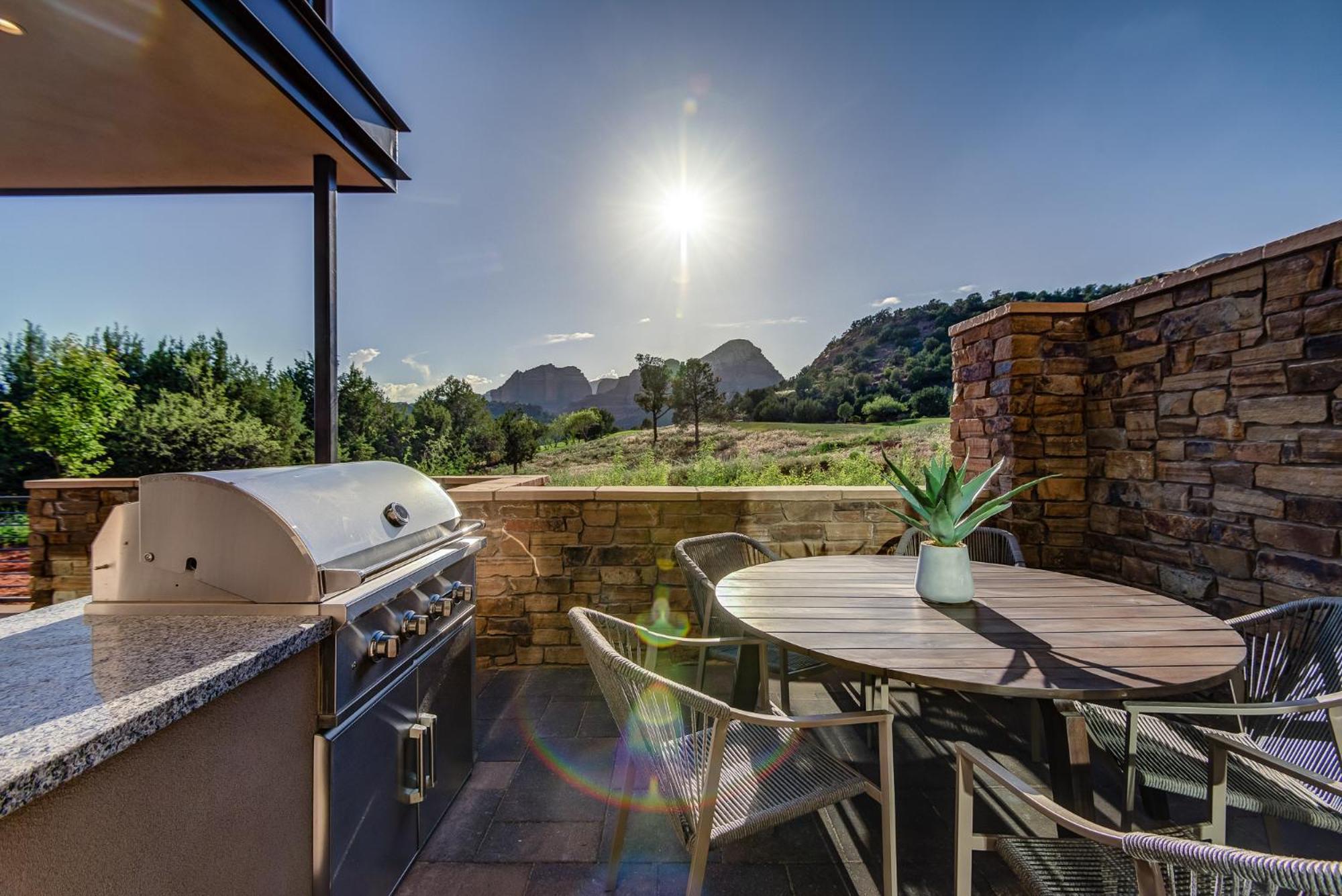 Complete Luxury , Extras And Red Rock Vistas - Exclusive Golf Community Holiday home *