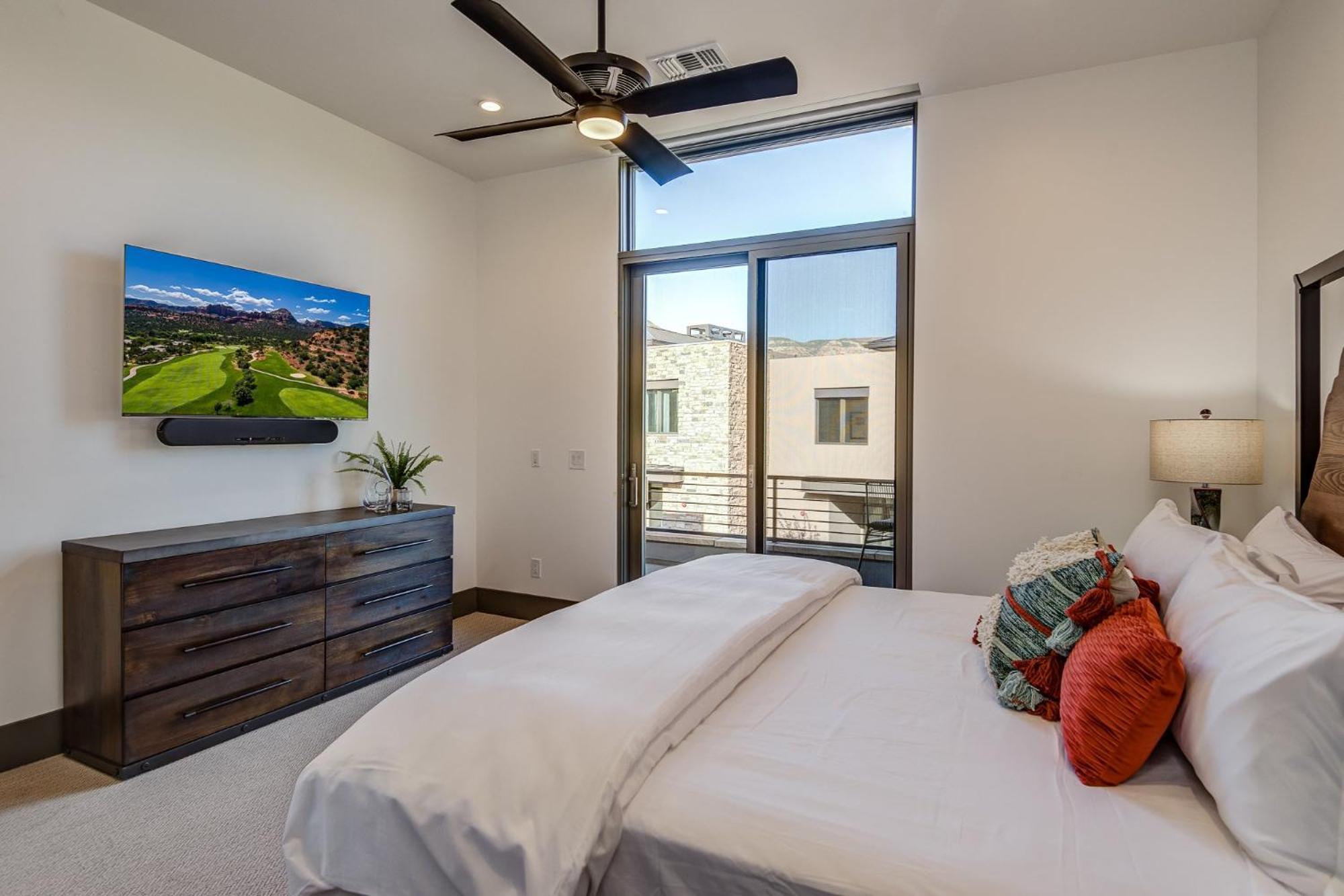Holiday home Complete Luxury , Extras And Red Rock Vistas - Exclusive Golf Community *