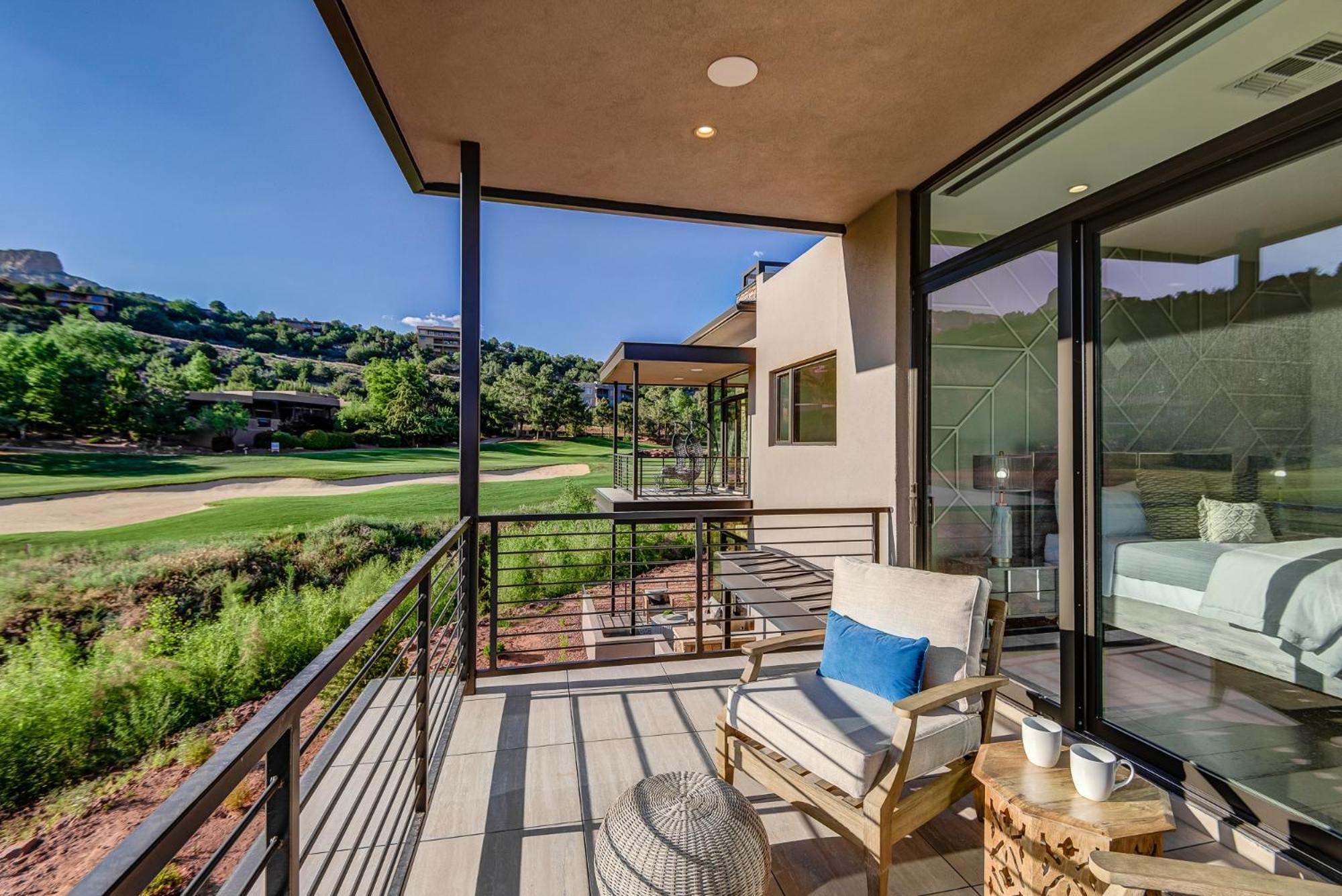 Complete Luxury , Extras And Red Rock Vistas - Exclusive Golf Community *