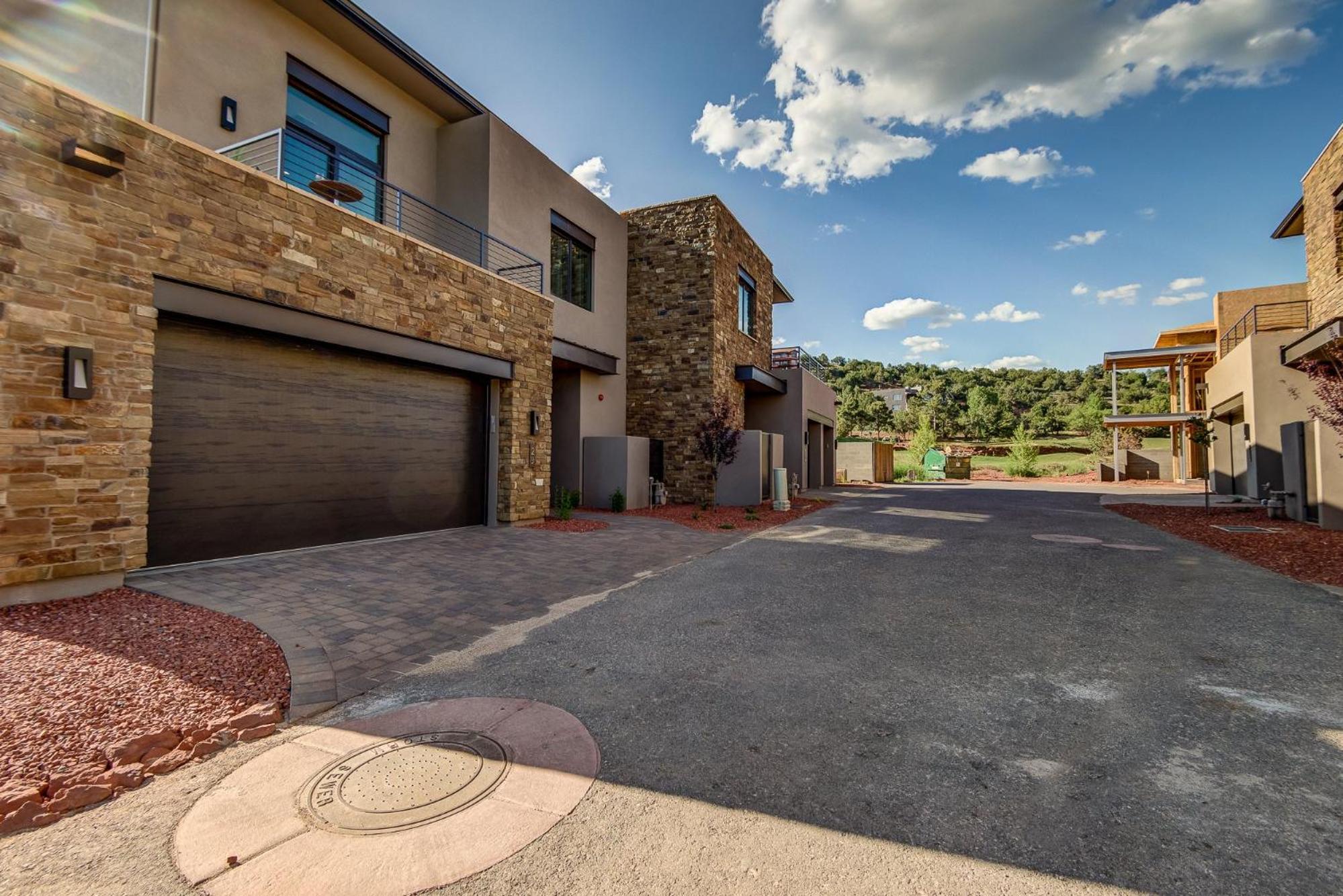 Complete Luxury , Extras And Red Rock Vistas - Exclusive Golf Community
