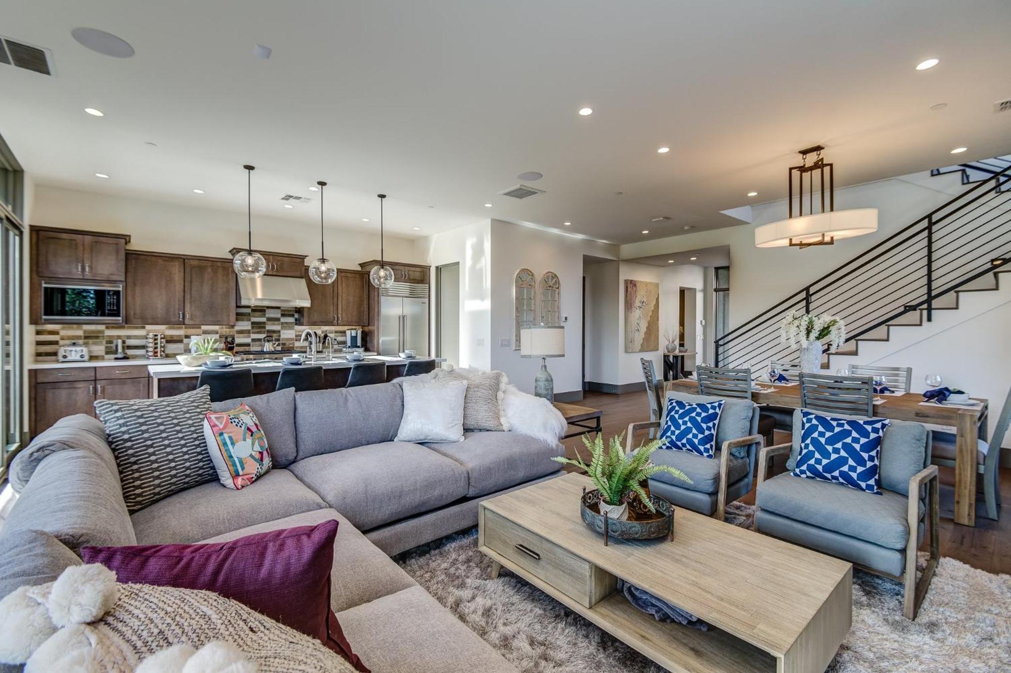 Complete Luxury , Extras And Red Rock Vistas - Exclusive Golf Community *