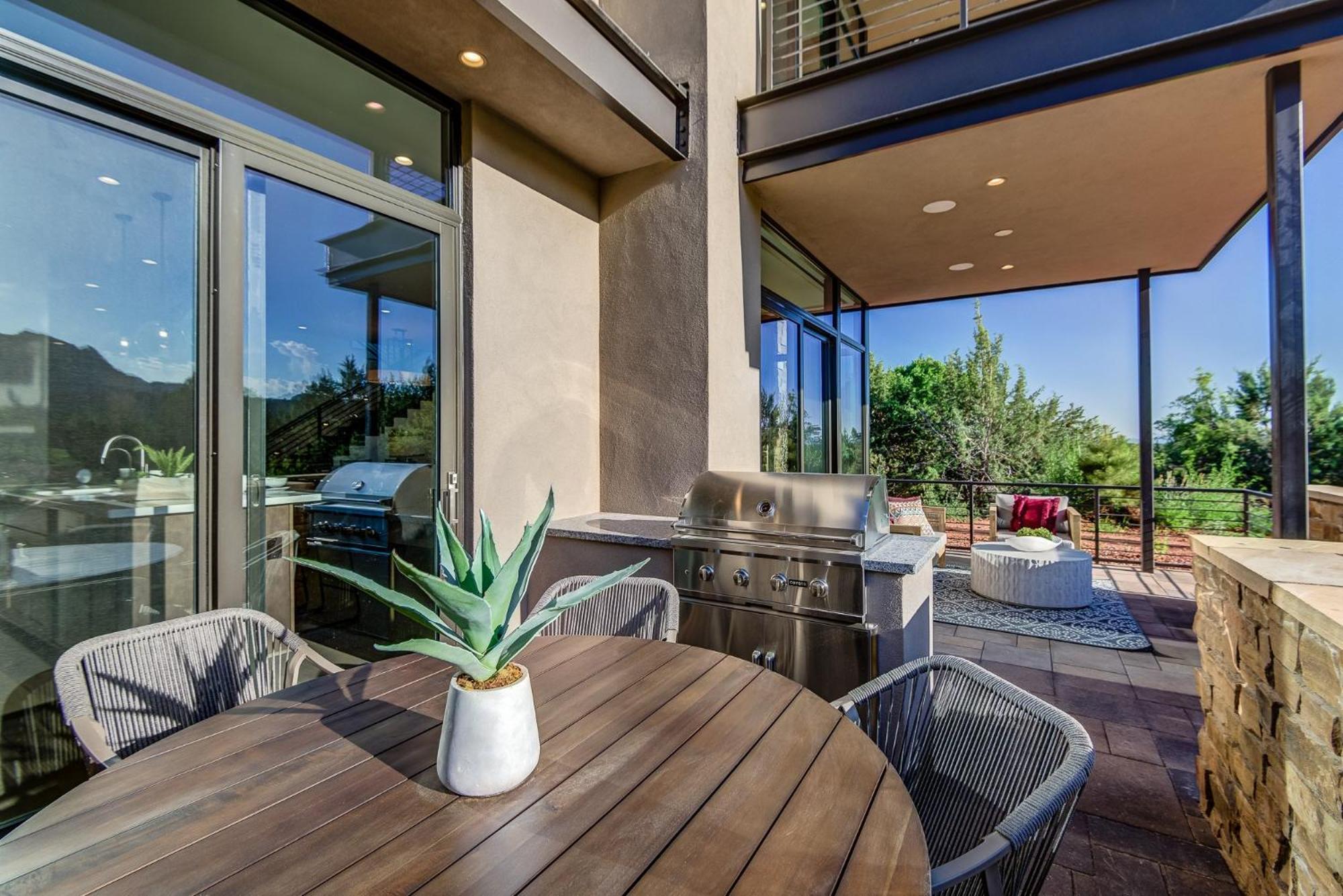 Complete Luxury , Extras And Red Rock Vistas - Exclusive Golf Community