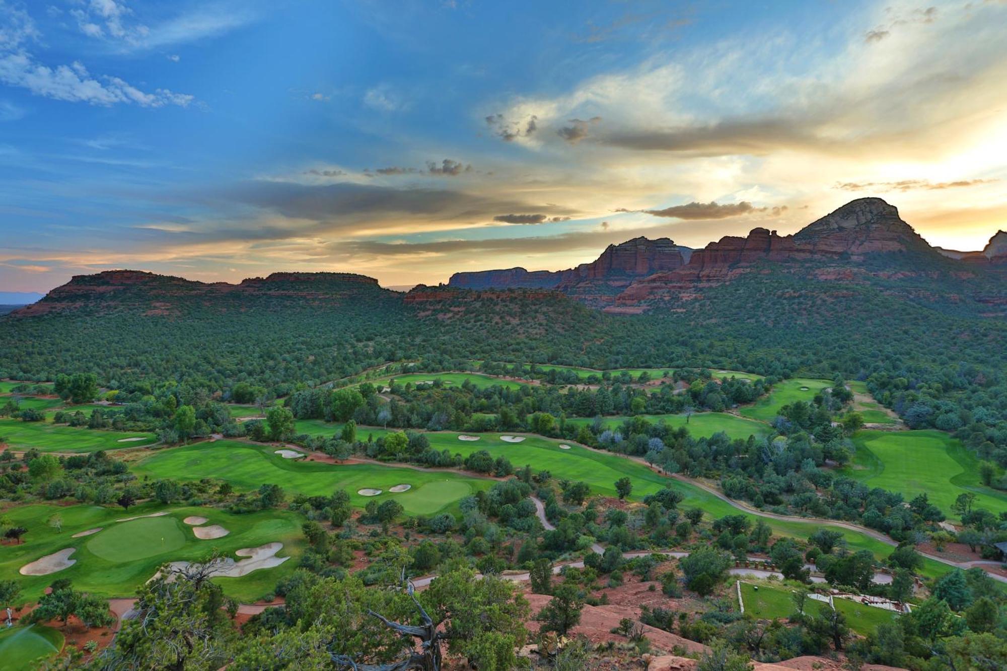 Complete Luxury , Extras And Red Rock Vistas - Exclusive Golf Community Holiday home *