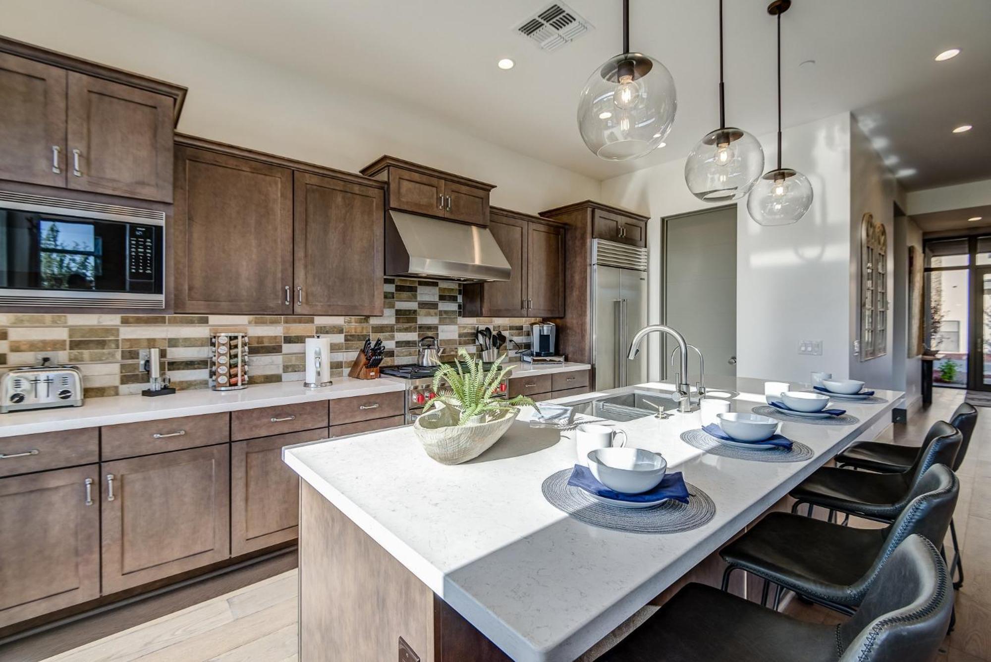 Complete Luxury , Extras And Red Rock Vistas - Exclusive Golf Community