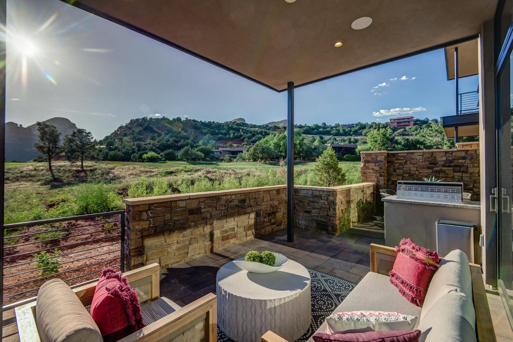 Complete Luxury , Extras And Red Rock Vistas - Exclusive Golf Community *