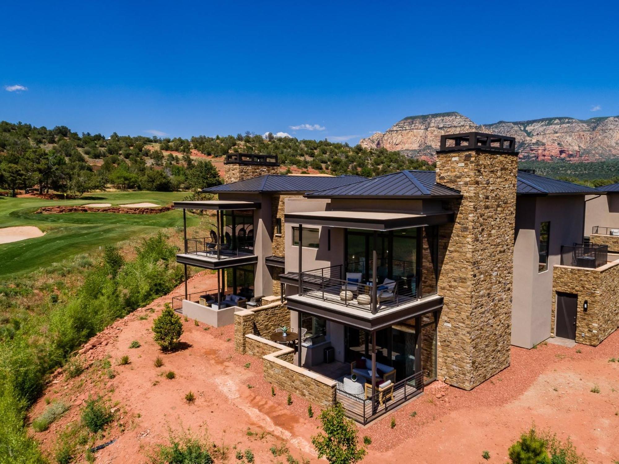 Complete Luxury , Extras And Red Rock Vistas - Exclusive Golf Community Holiday home *