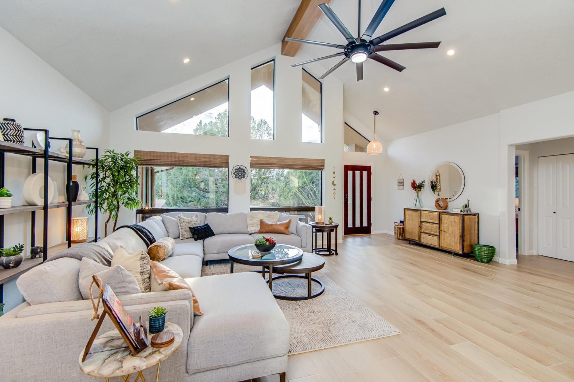 Sunlight Is A Luxury With Stunning Views In West Sedona! Holiday home