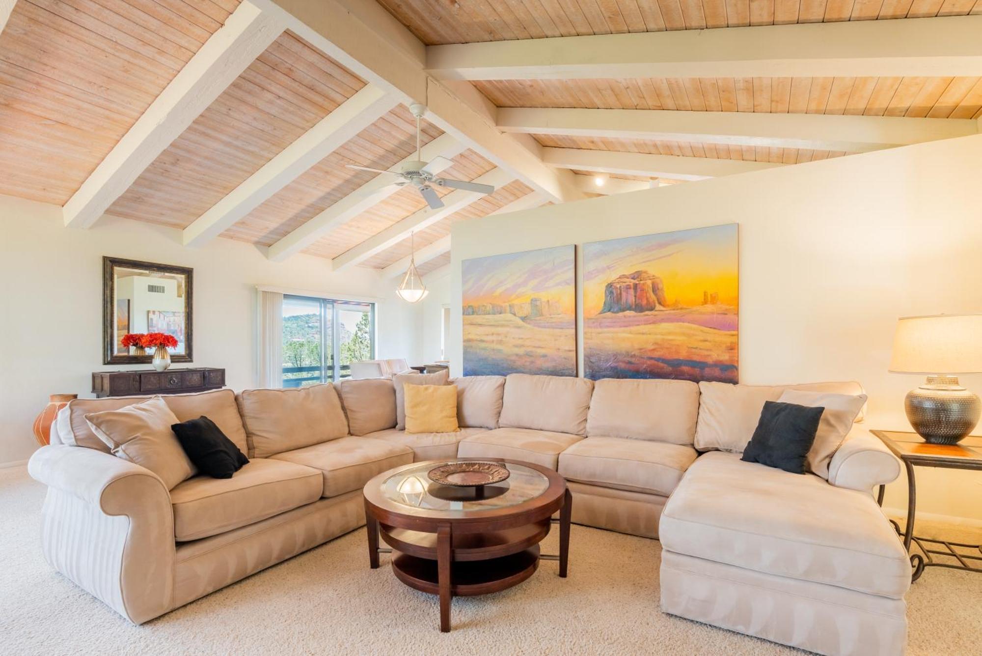 Red Rock Bliss Views Inside & Out, Private Deck To Enjoy Sunrise Or Sunset! Holiday home *