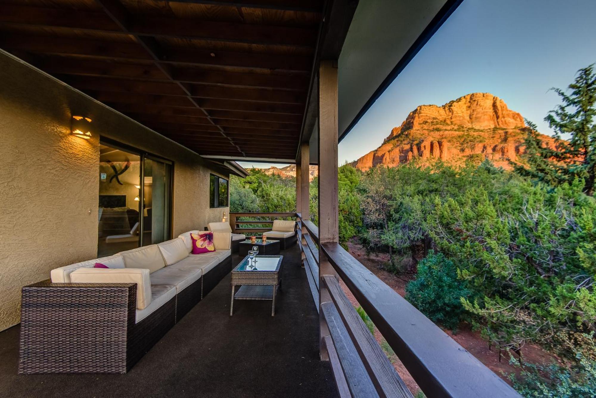 Red Rock Bliss Views Inside & Out, Private Deck To Enjoy Sunrise Or Sunset! Sedona