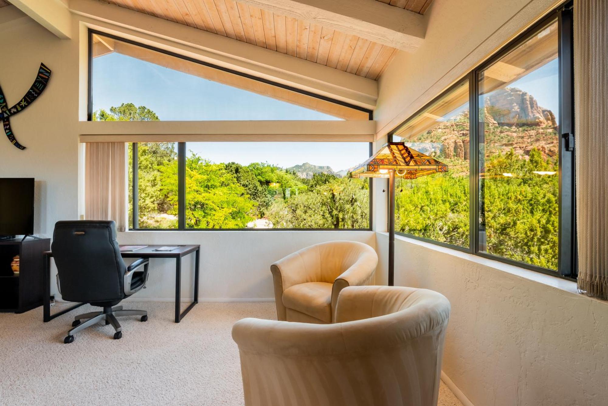 Red Rock Bliss Views Inside & Out, Private Deck To Enjoy Sunrise Or Sunset! * Sedona