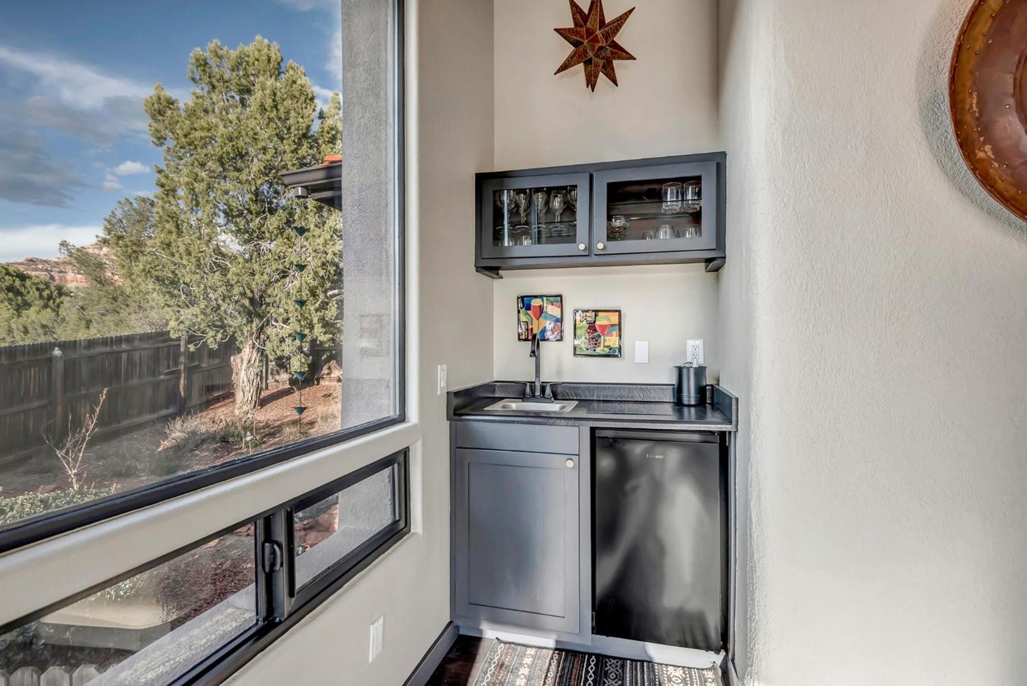 Red Mountain Retreat- Updated W Private Pool & Hot Tub, Amazing Views!