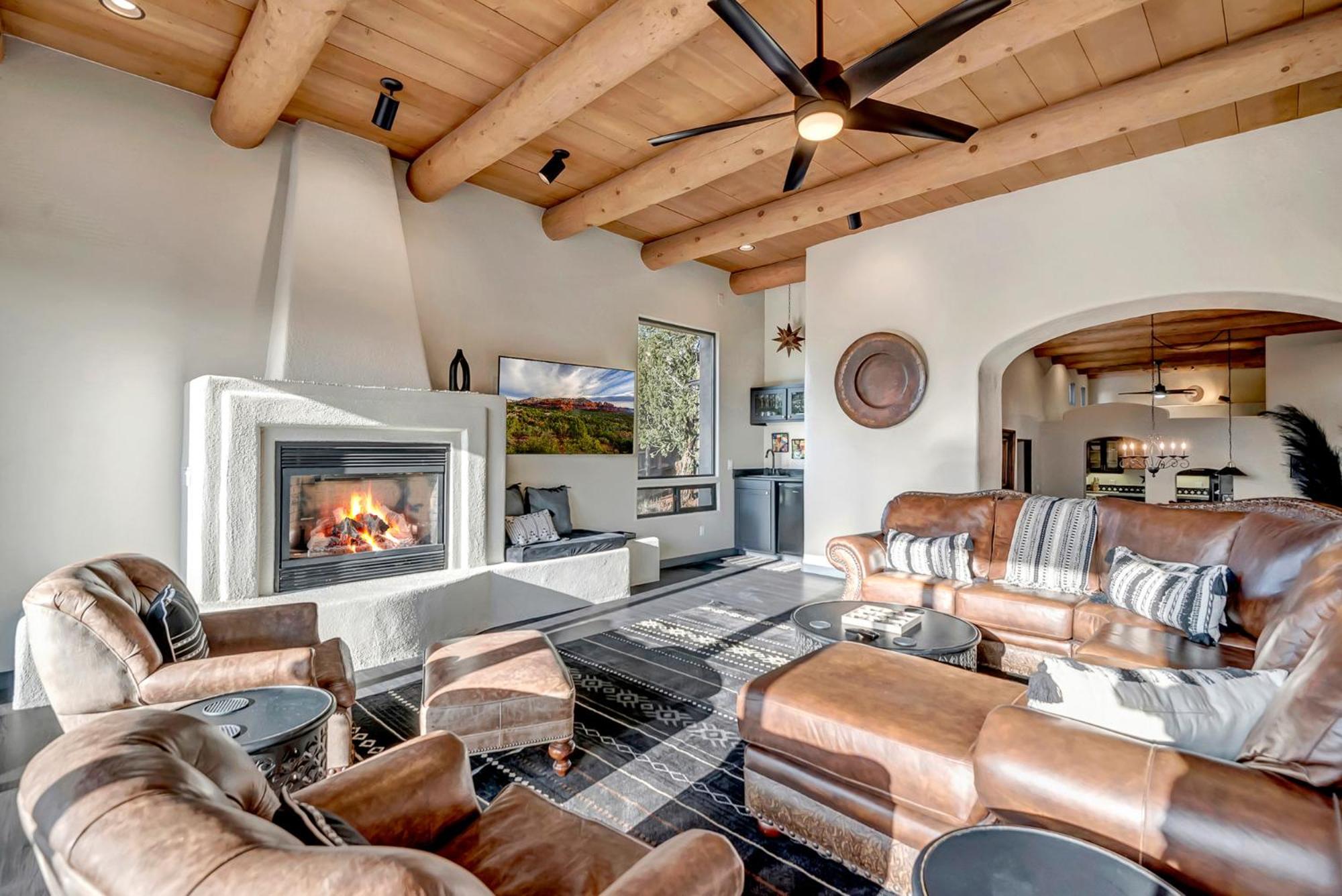 Red Mountain Retreat- Updated W Private Pool & Hot Tub, Amazing Views! *
