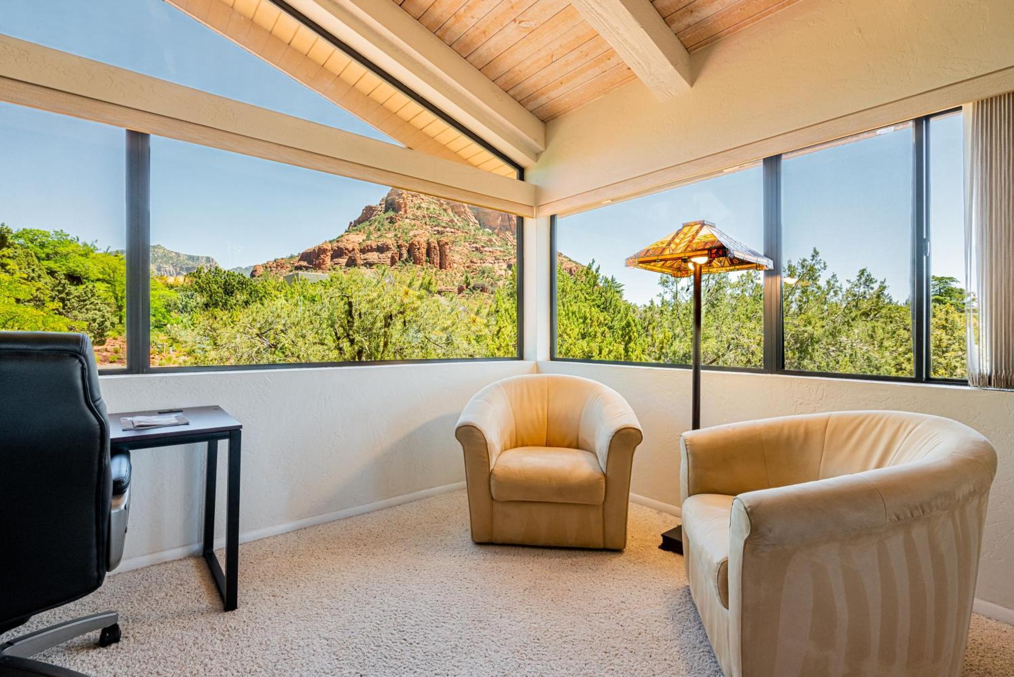 Red Rock Bliss Views Inside & Out, Private Deck To Enjoy Sunrise Or Sunset! Sedona