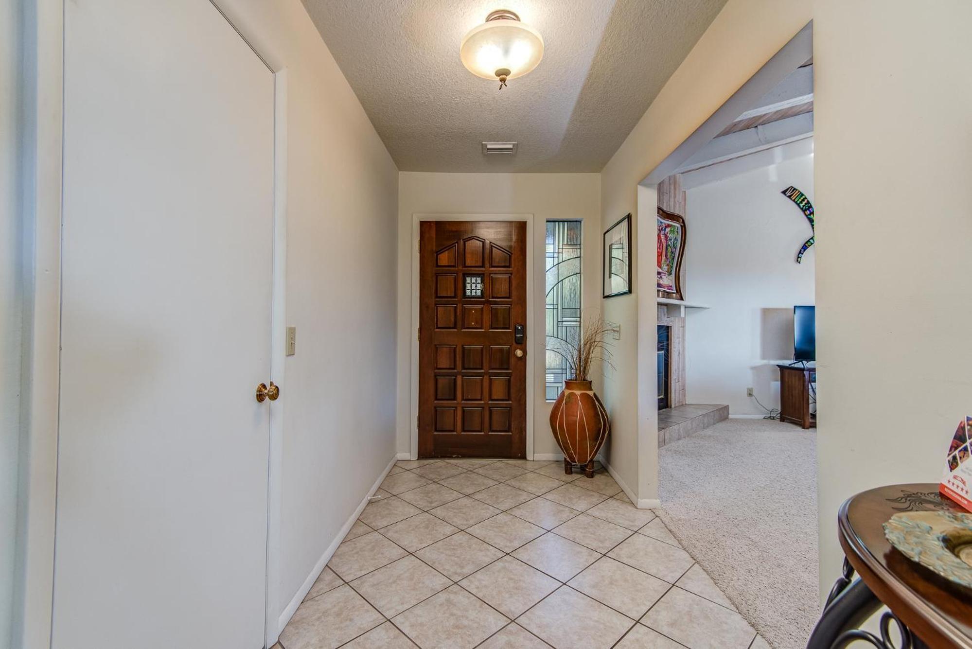 Red Rock Bliss Views Inside & Out, Private Deck To Enjoy Sunrise Or Sunset!