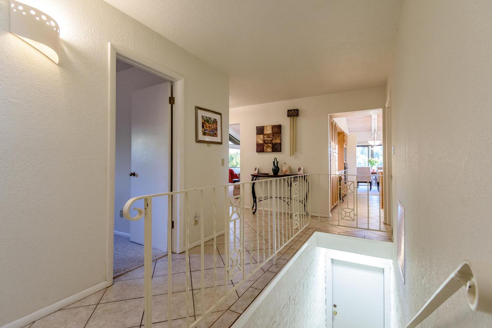 Red Rock Bliss Views Inside & Out, Private Deck To Enjoy Sunrise Or Sunset!
