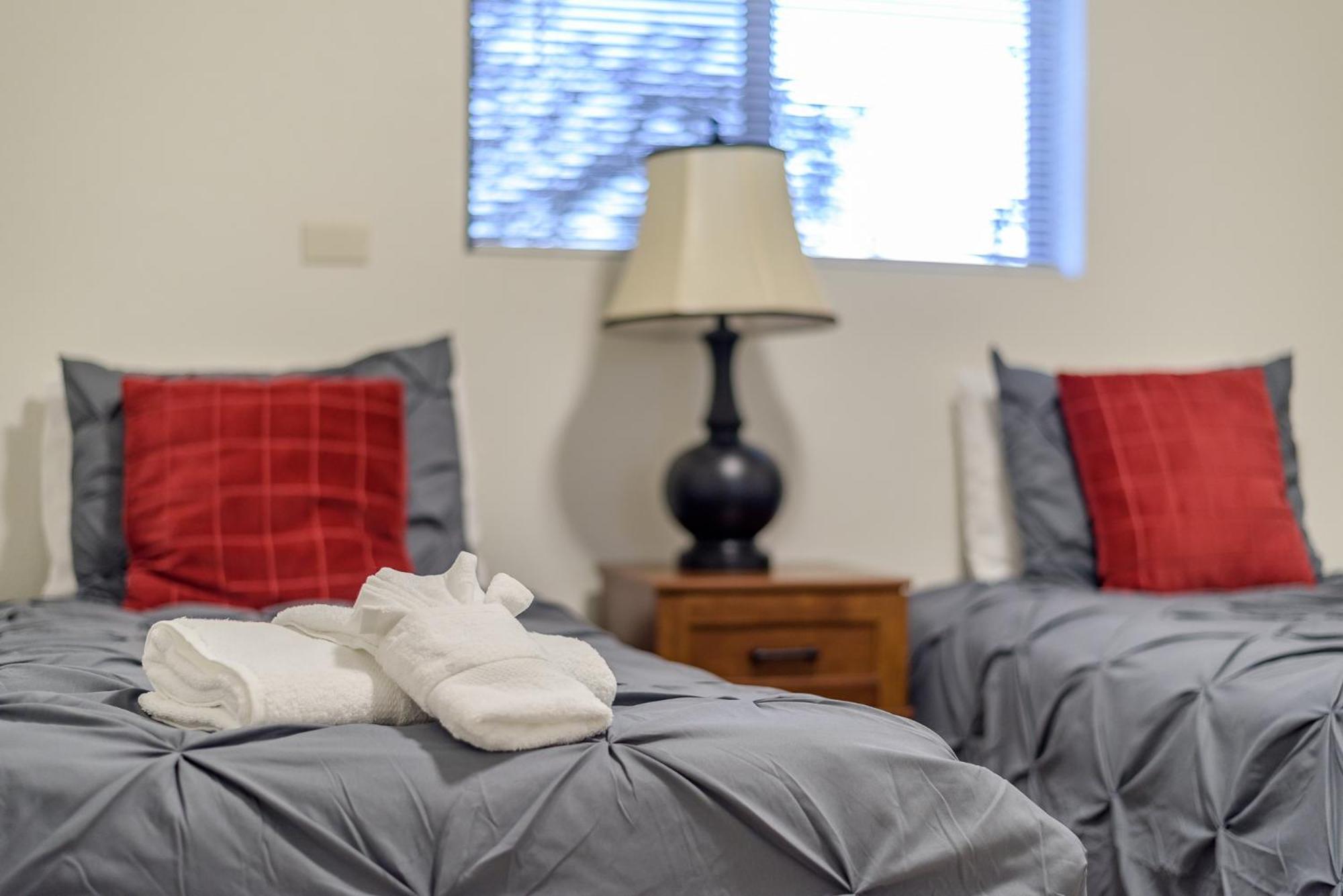 Holiday home Red Rock Bliss Views Inside & Out, Private Deck To Enjoy Sunrise Or Sunset!