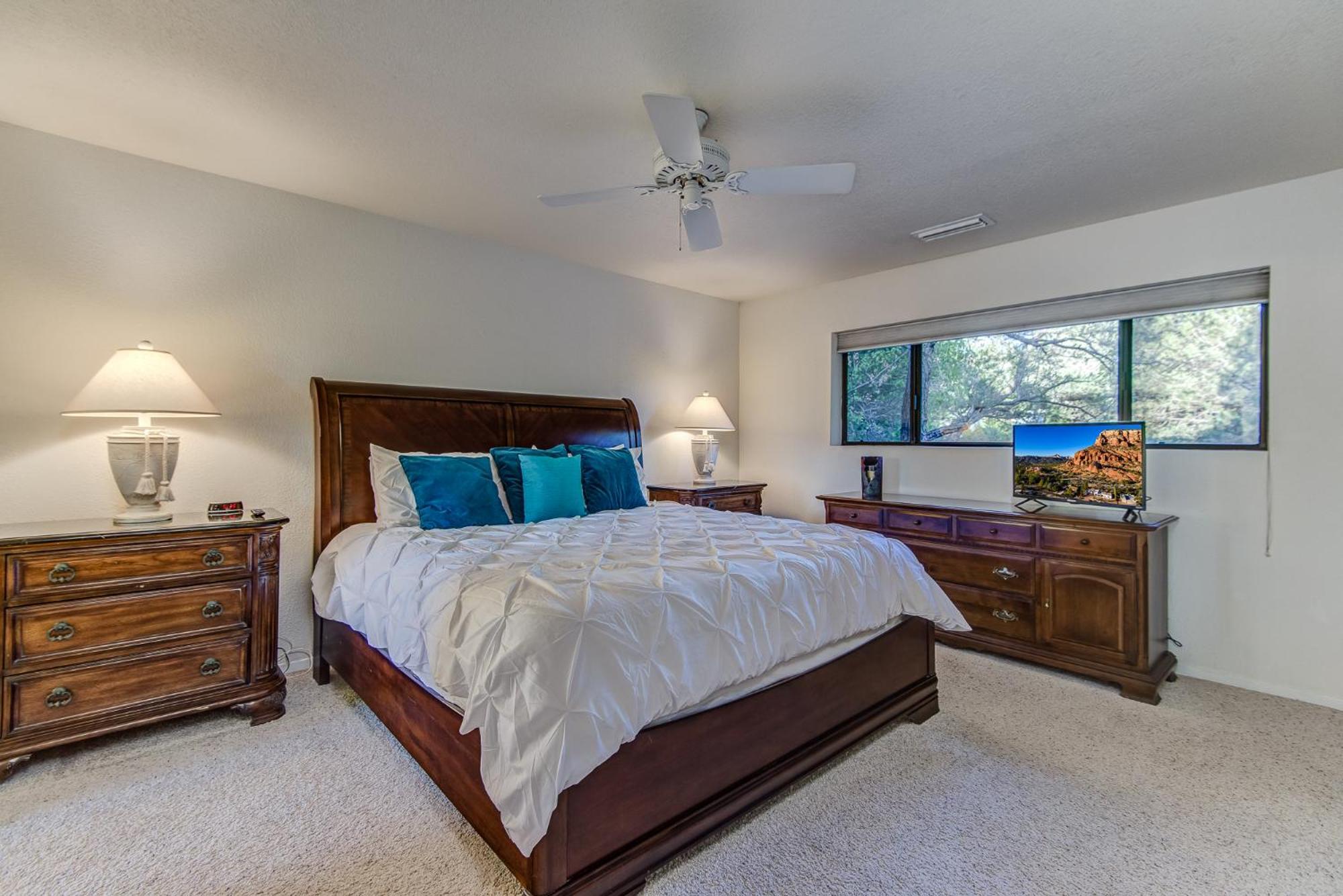 Red Rock Bliss Views Inside & Out, Private Deck To Enjoy Sunrise Or Sunset! Holiday home Sedona