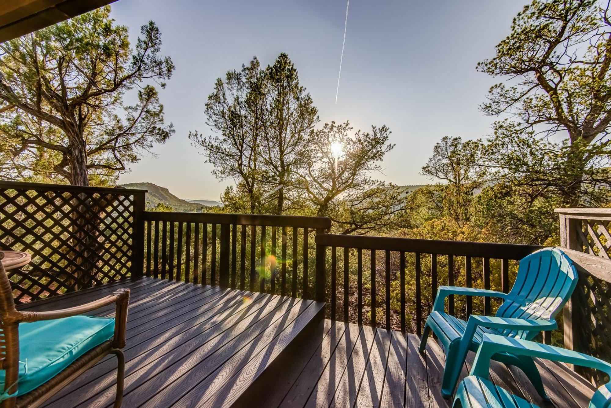 Red Rock Bliss Views Inside & Out, Private Deck To Enjoy Sunrise Or Sunset! Holiday home Sedona