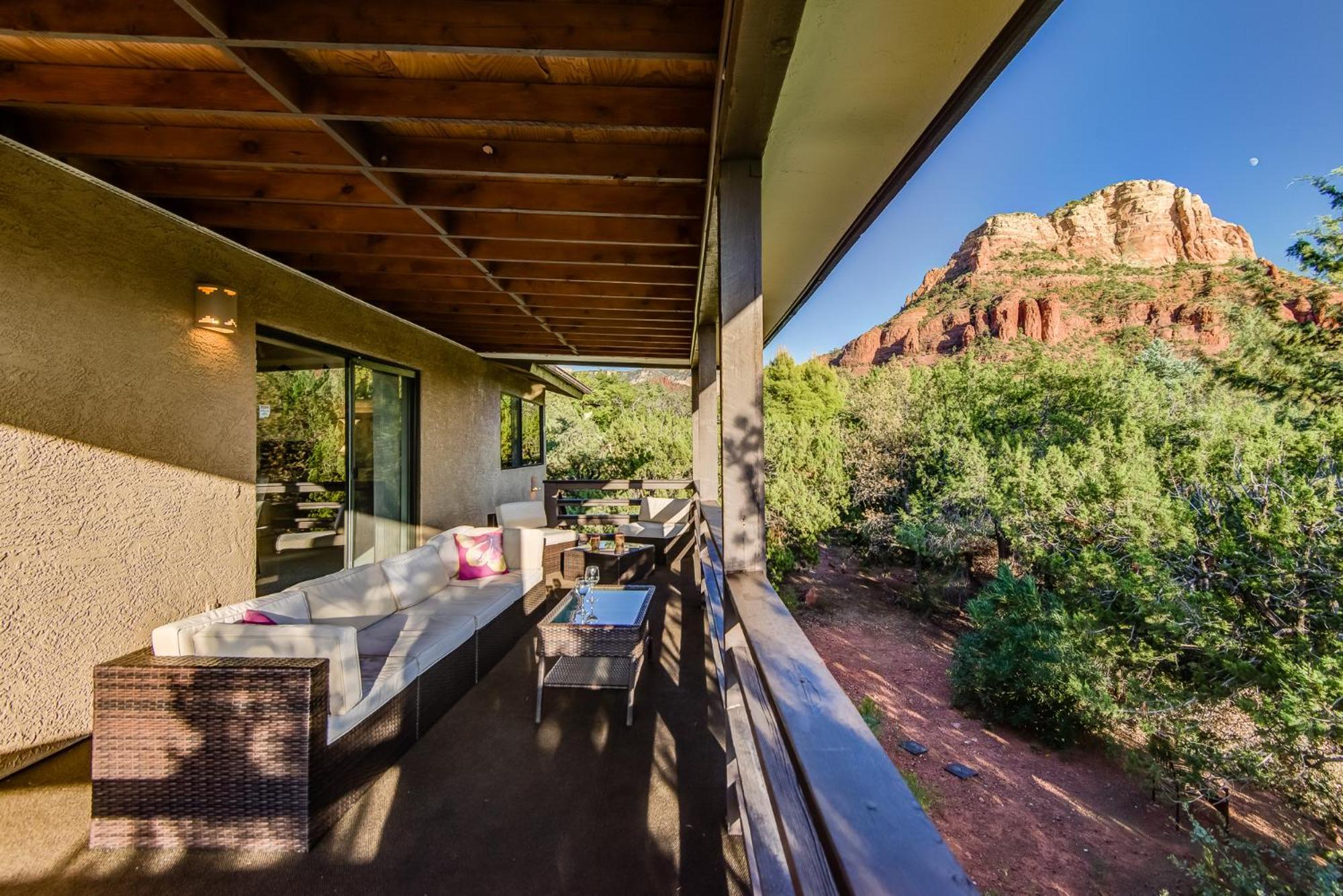 Red Rock Bliss Views Inside & Out, Private Deck To Enjoy Sunrise Or Sunset! Sedona