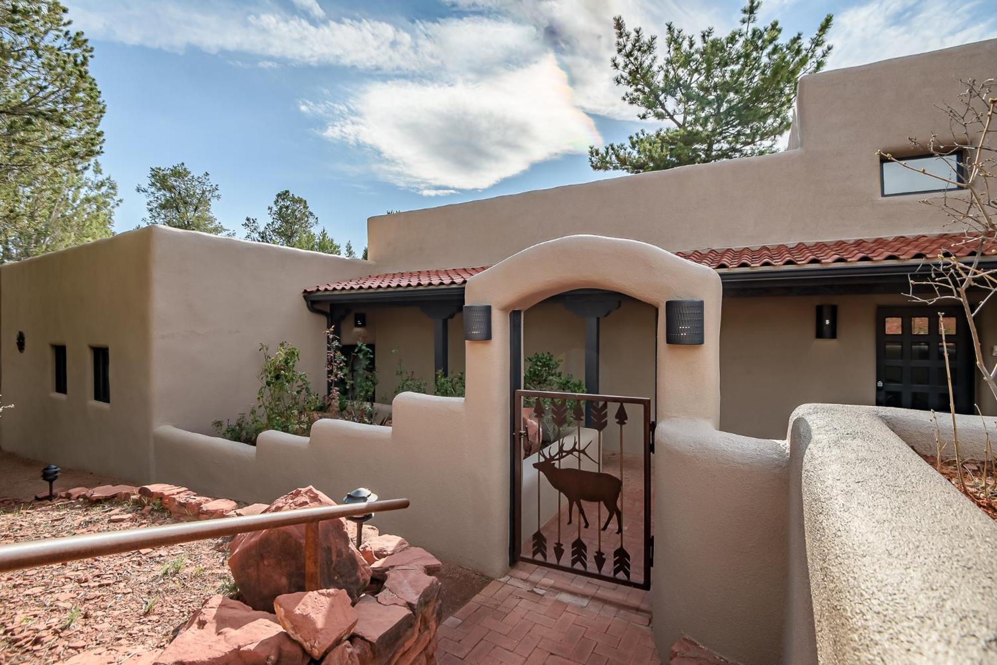Red Mountain Retreat- Updated W Private Pool & Hot Tub, Amazing Views! Holiday home