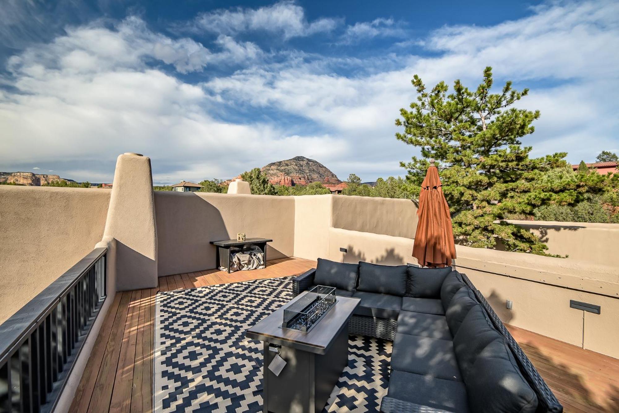 Red Mountain Retreat- Updated W Private Pool & Hot Tub, Amazing Views! *