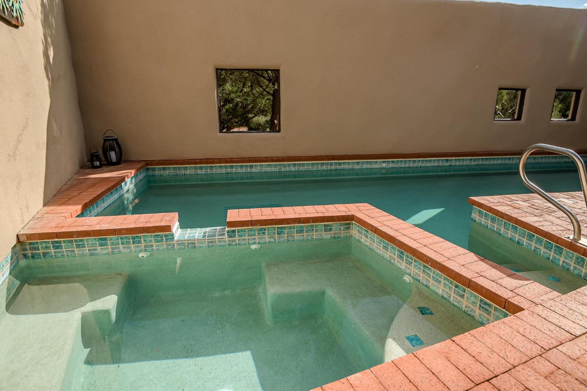 Red Mountain Retreat- Updated W Private Pool & Hot Tub, Amazing Views! *
