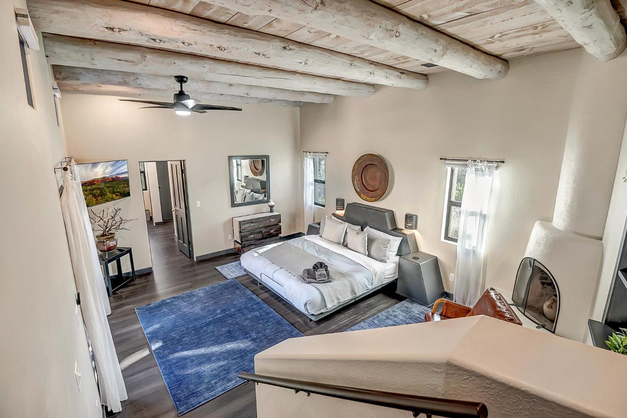 Red Mountain Retreat- Updated W Private Pool & Hot Tub, Amazing Views!