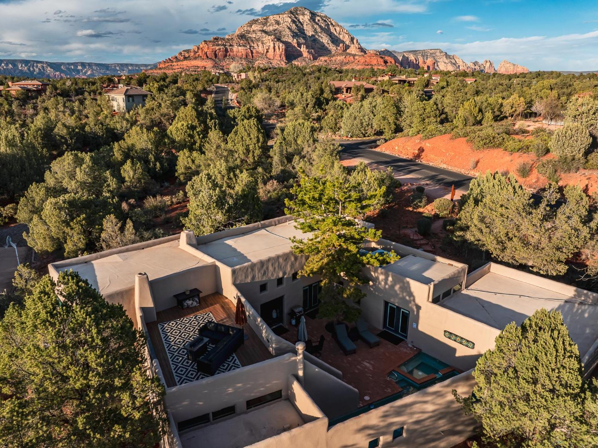 Red Mountain Retreat- Updated W Private Pool & Hot Tub, Amazing Views! Holiday home *