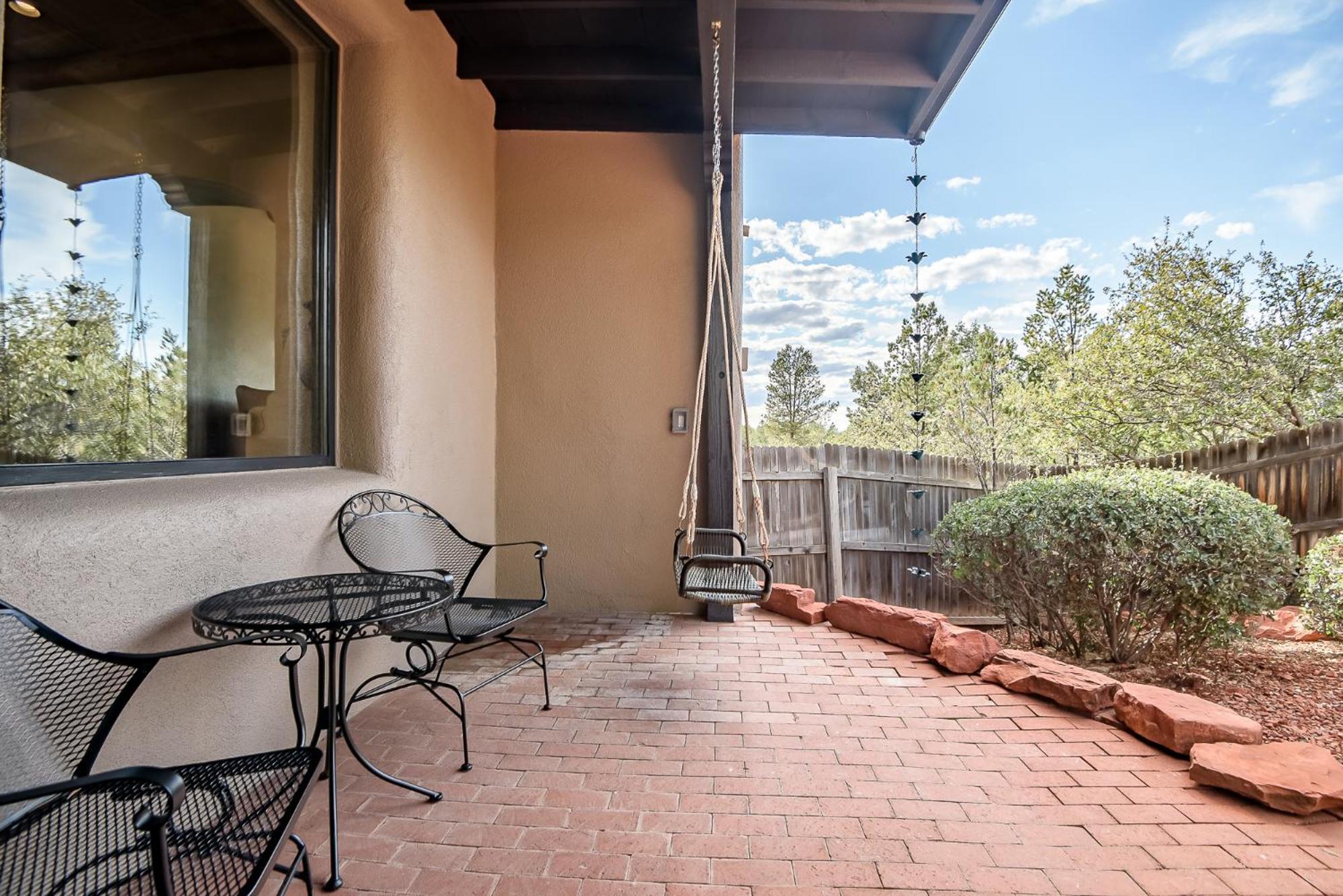 Red Mountain Retreat- Updated W Private Pool & Hot Tub, Amazing Views!