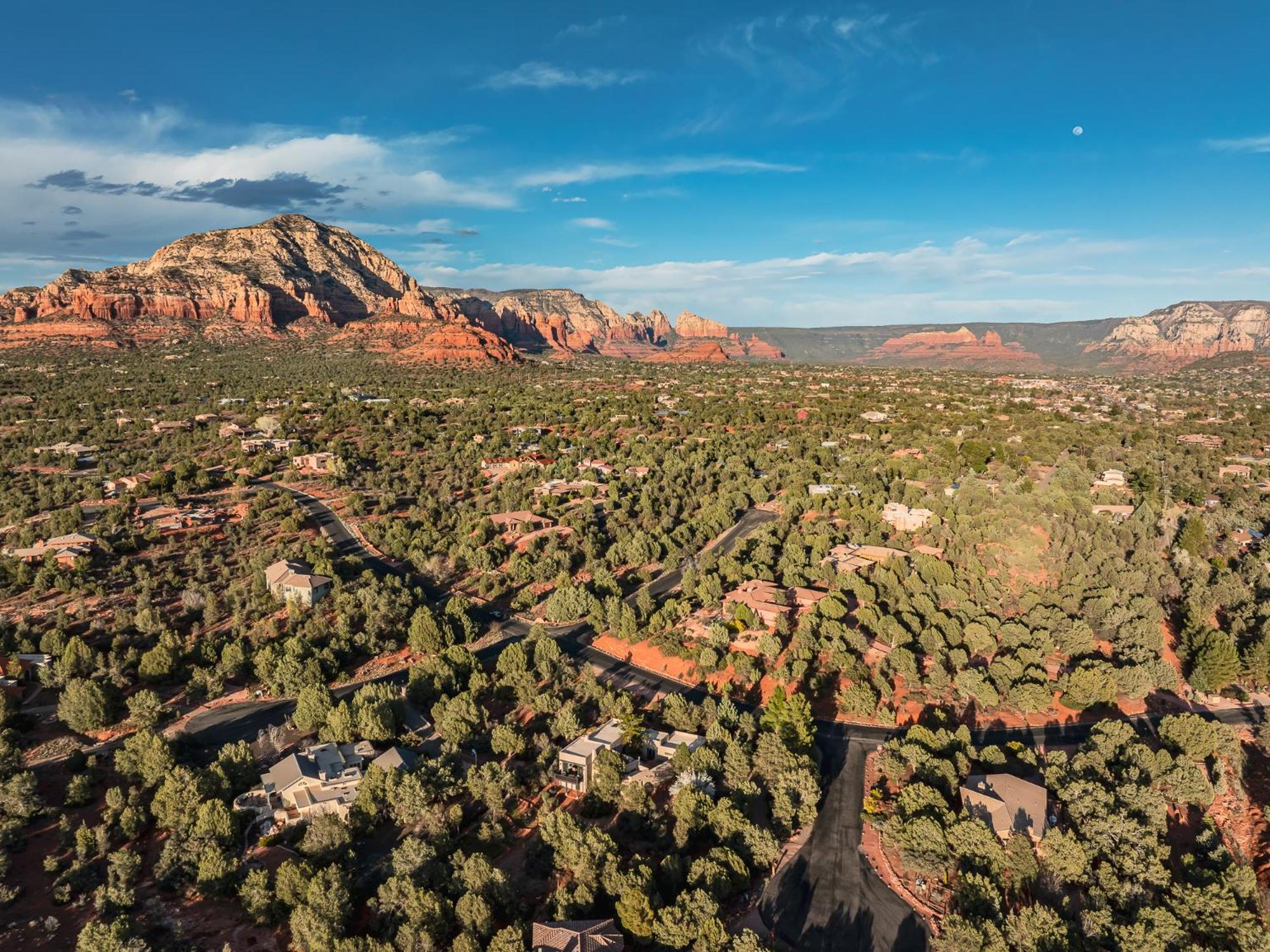 Red Mountain Retreat- Updated W Private Pool & Hot Tub, Amazing Views! Holiday home *