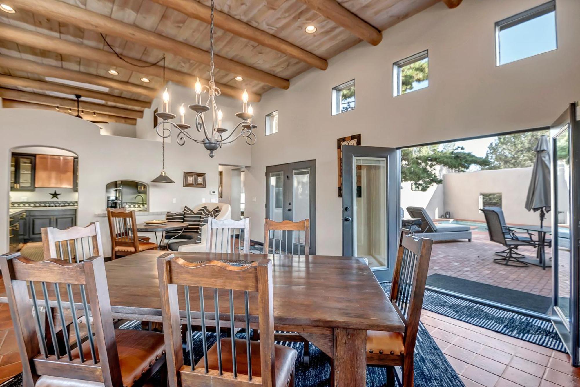 Red Mountain Retreat- Updated W Private Pool & Hot Tub, Amazing Views! *