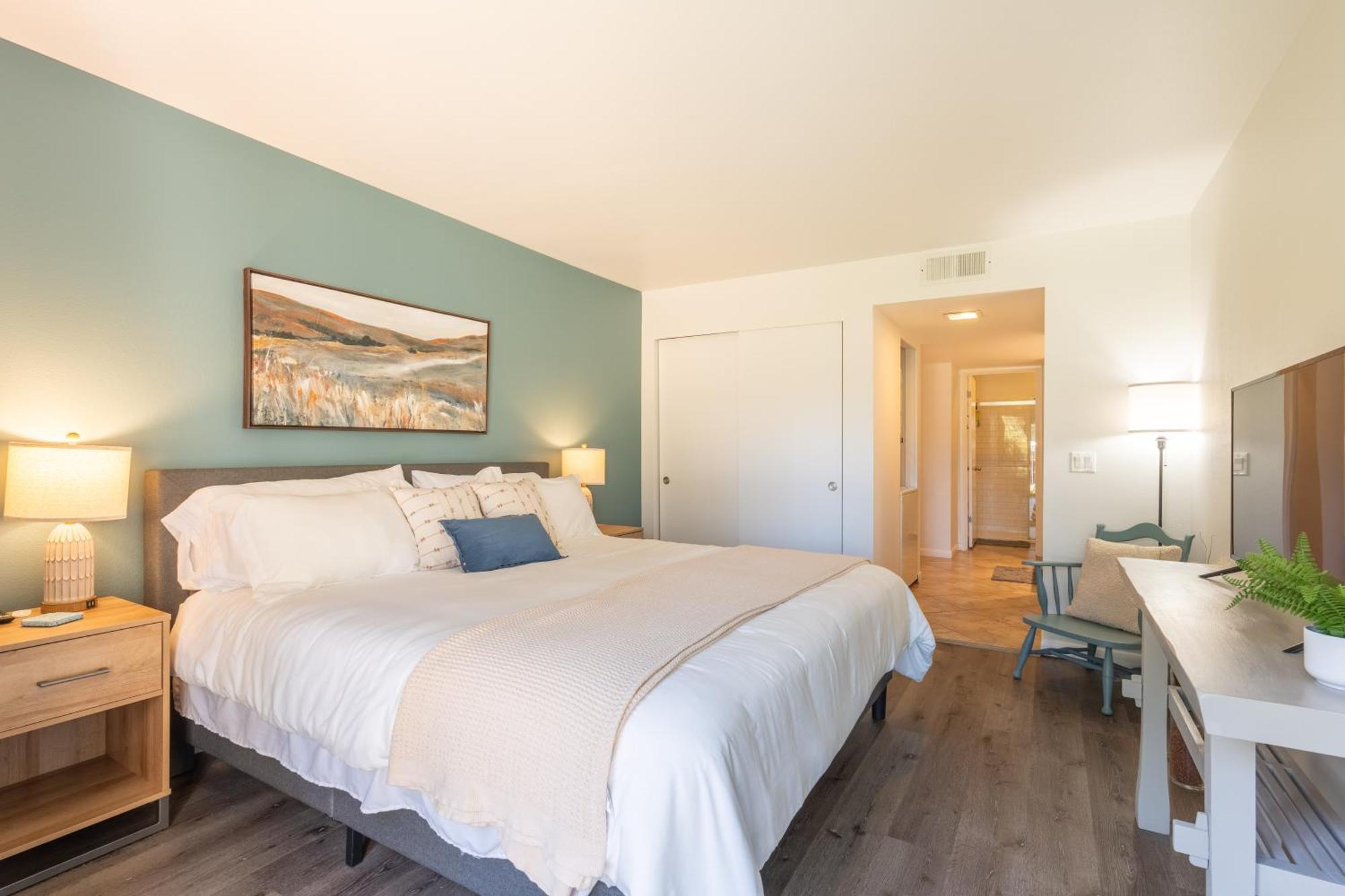 Cozy Retreat - Pool, Spa, Pickleball Apartment