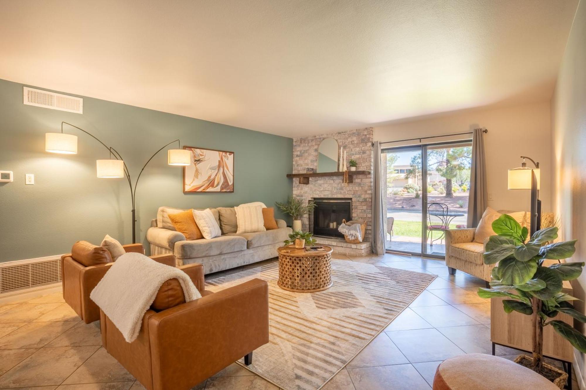 Cozy Retreat - Pool, Spa, Pickleball Apartment