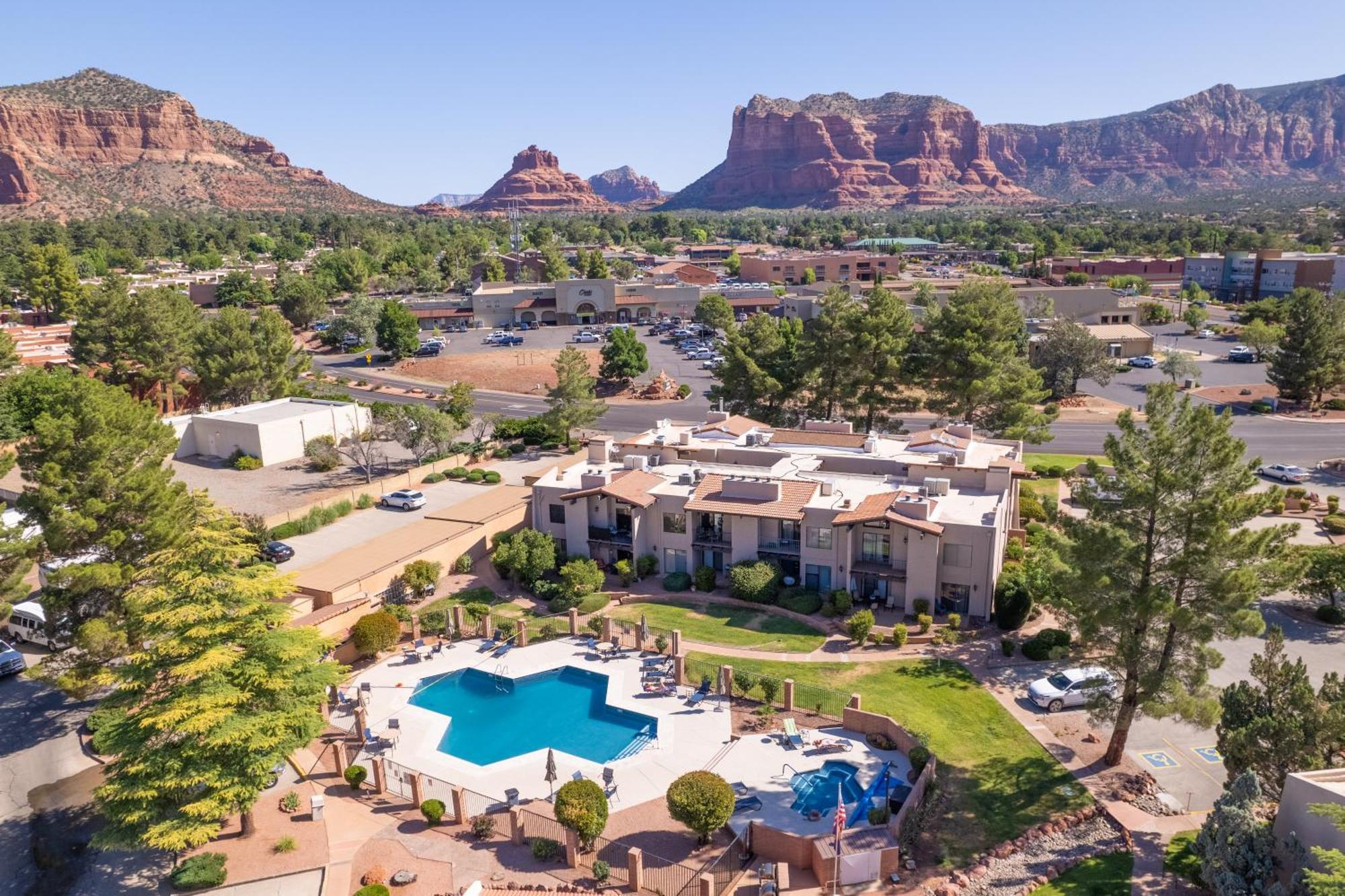Apartment Cozy Retreat - Pool, Spa, Pickleball *
