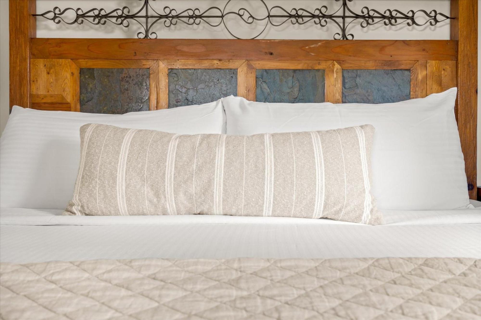 Adobe Village Suite- Painted Desert Apartment *