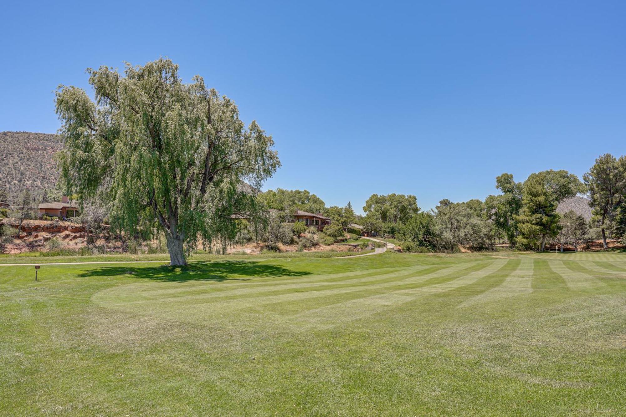 On Scenic Golf Course With Pool Access! Sedona