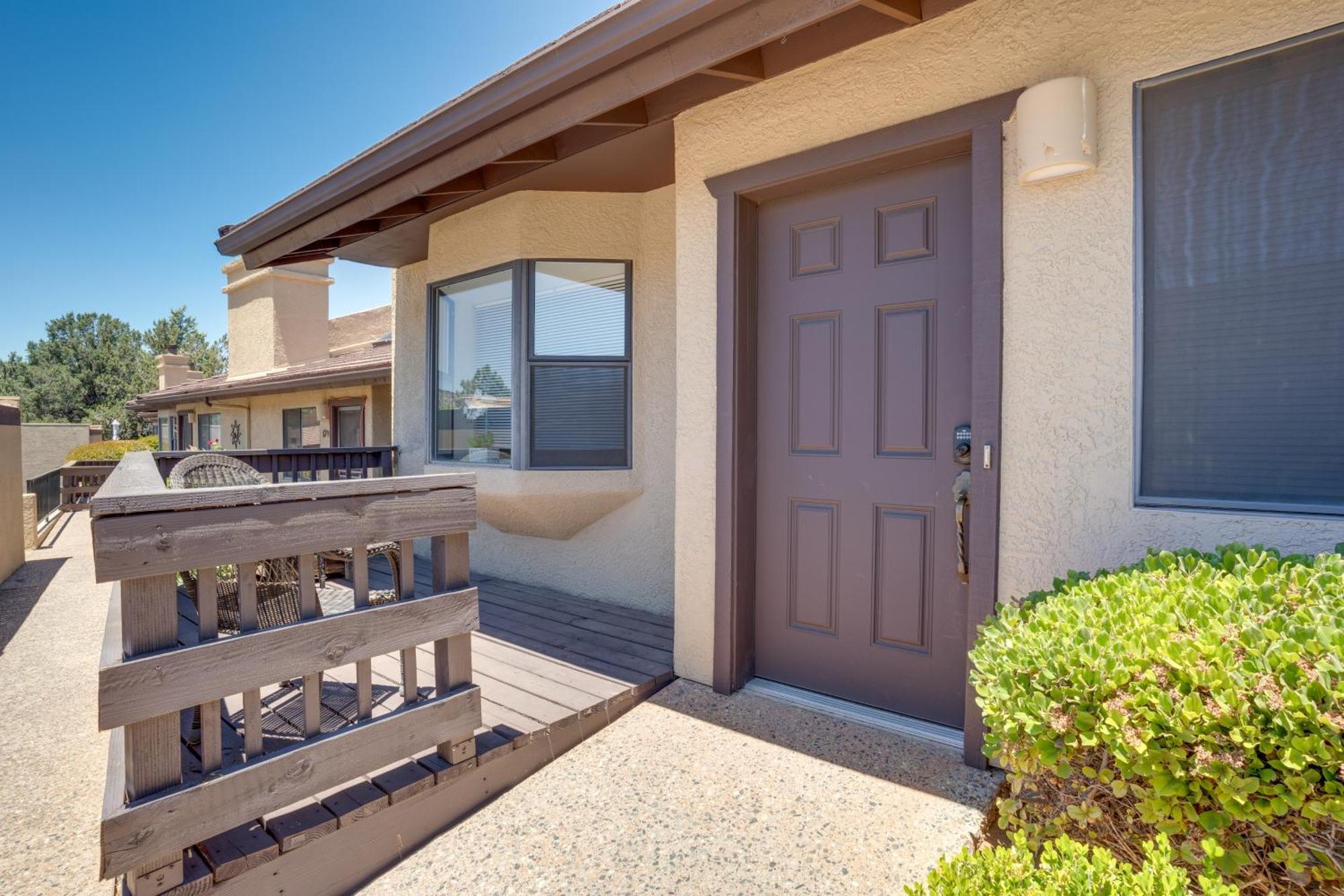 On Scenic Golf Course With Pool Access! Apartment *