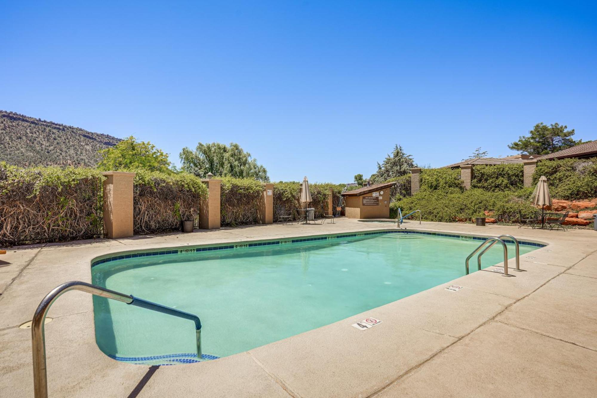 On Scenic Golf Course With Pool Access! Sedona