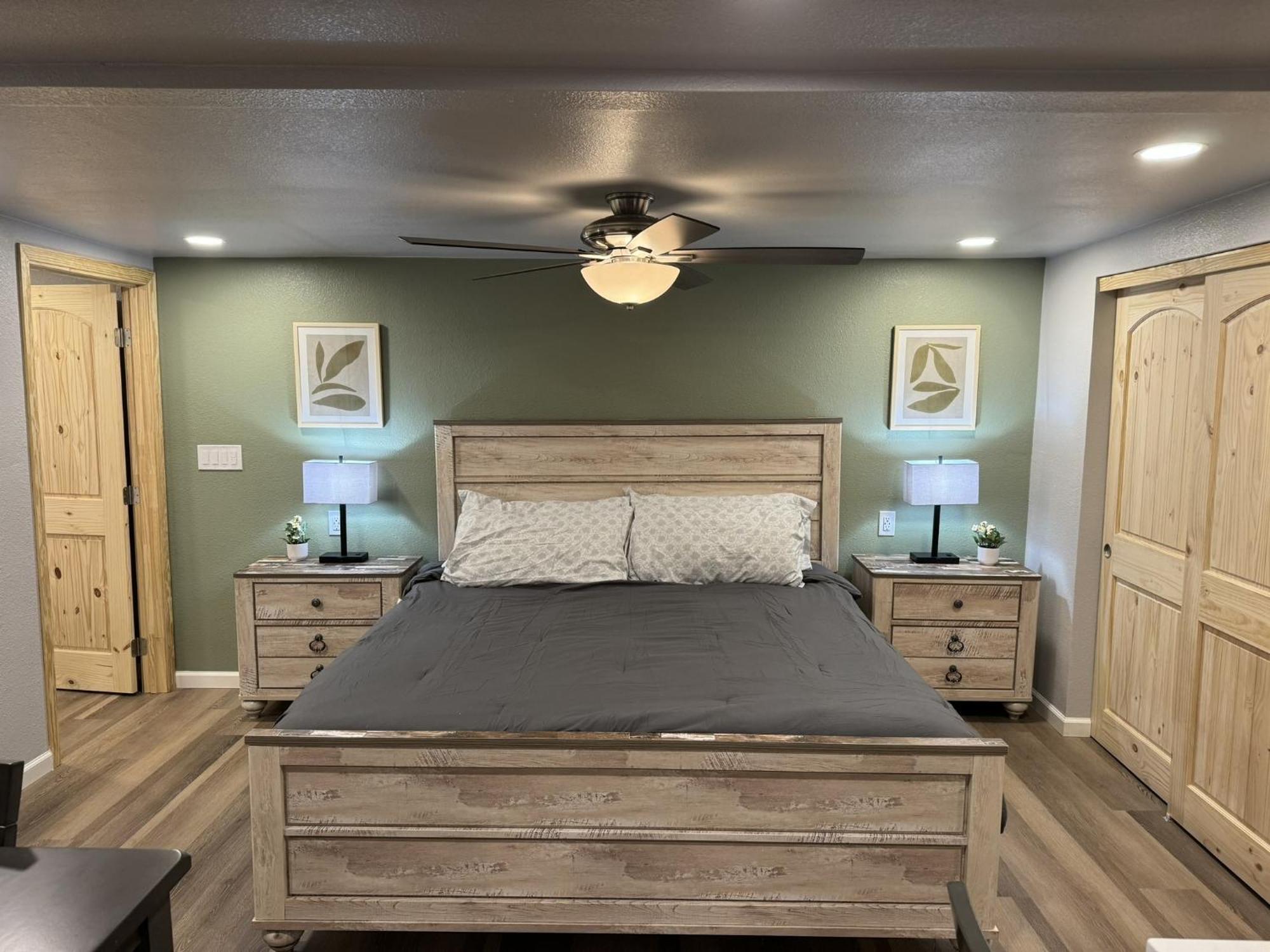 Apartment 12 Creekside Retreat *