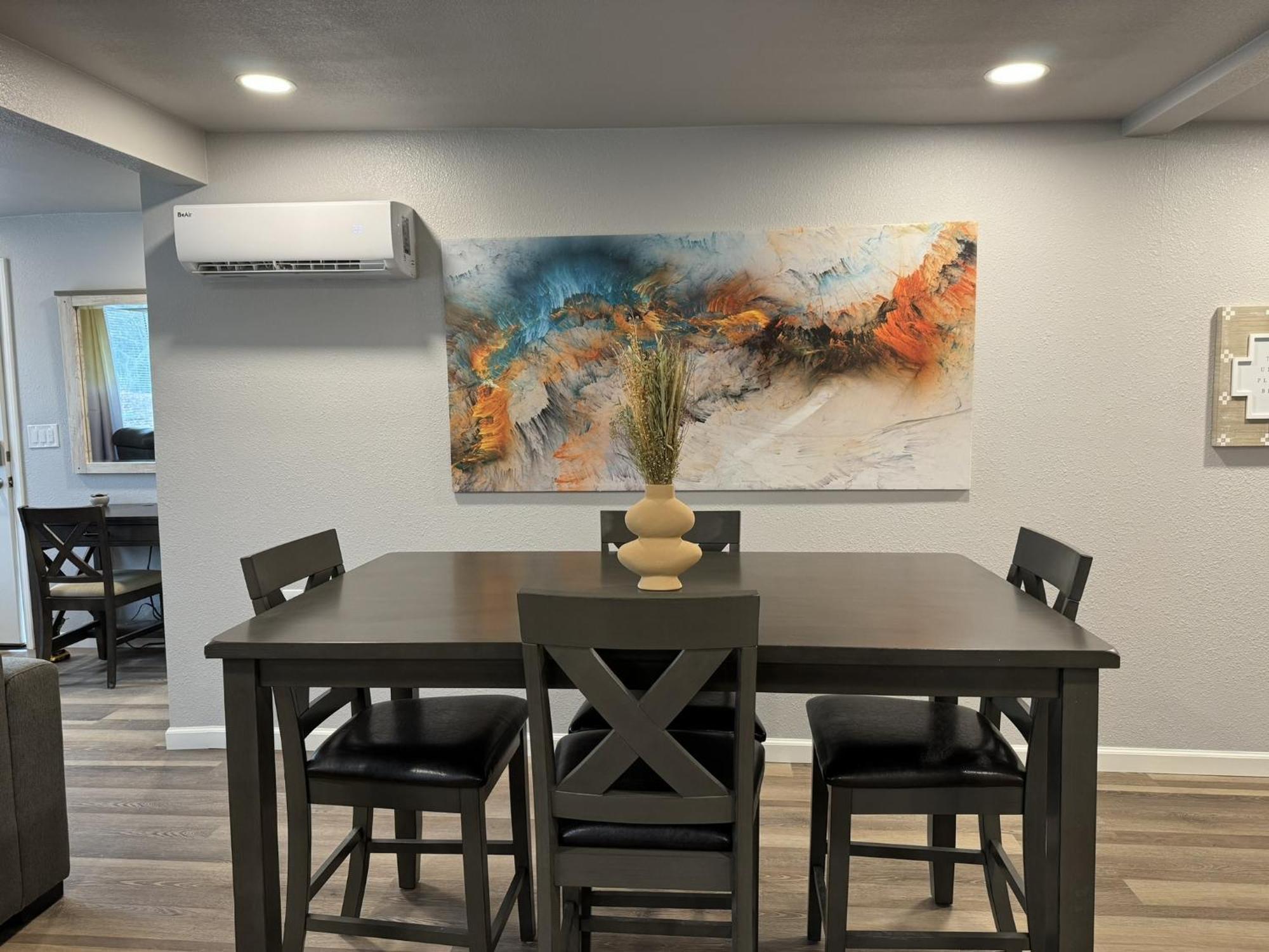Apartment 12 Creekside Retreat
