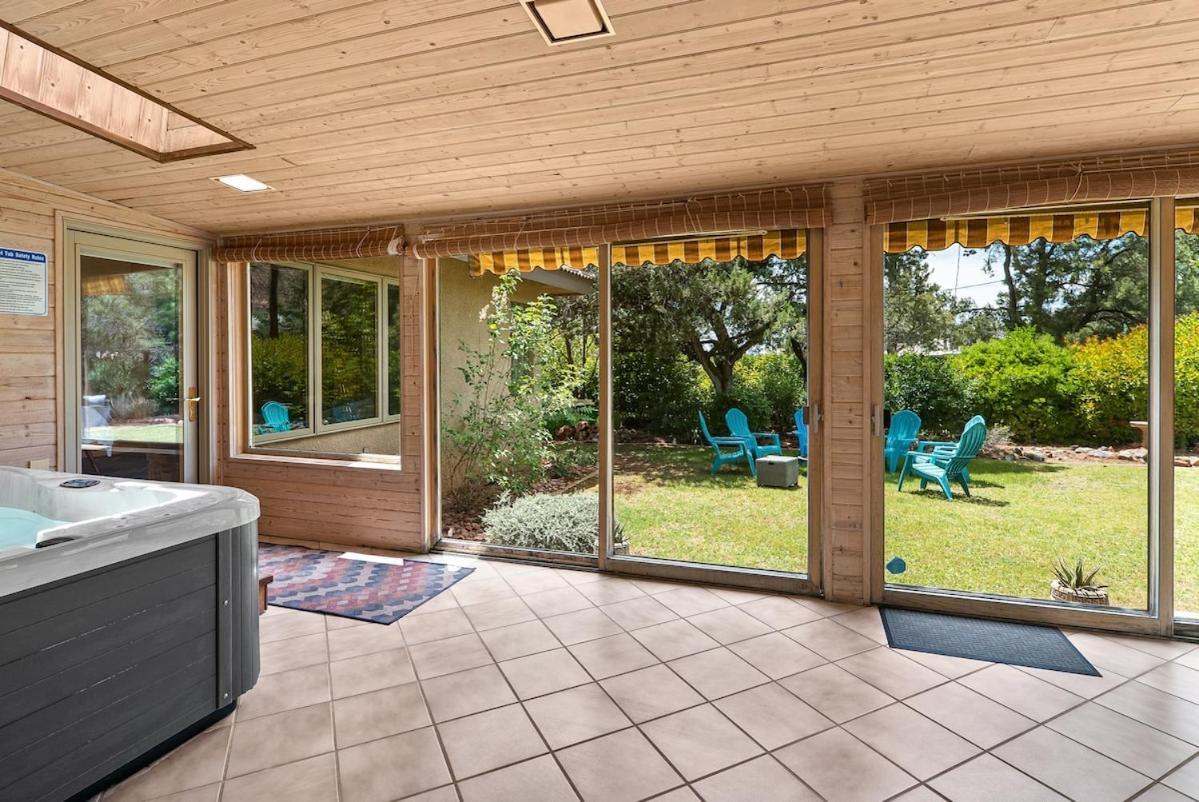 New Secluded Mountain Shadows Escape With Sunroom Holiday home