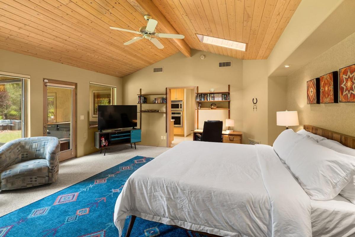 New Secluded Mountain Shadows Escape With Sunroom Holiday home *