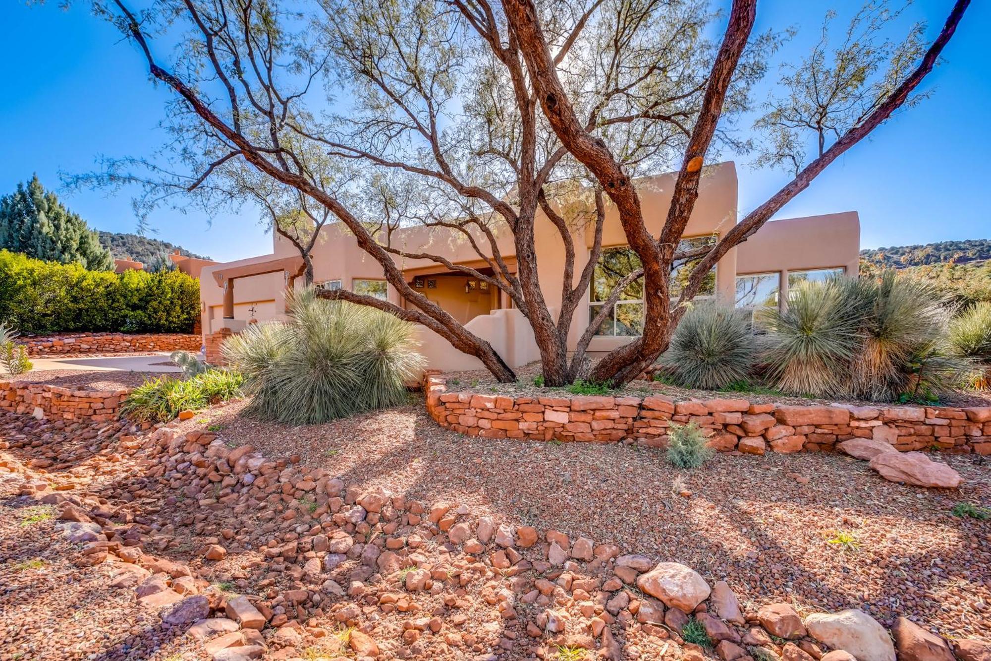 With Red Rock Mtn View, Fire Pit Holiday home *