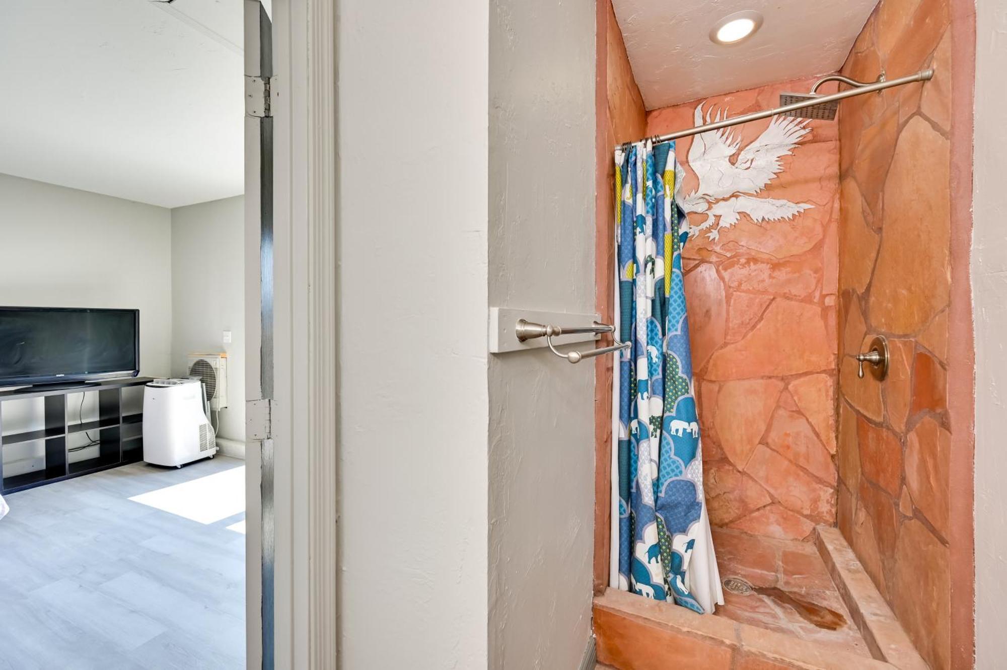 Apartment Sunny Less Than 1 Mi To Red Rock State Park! *