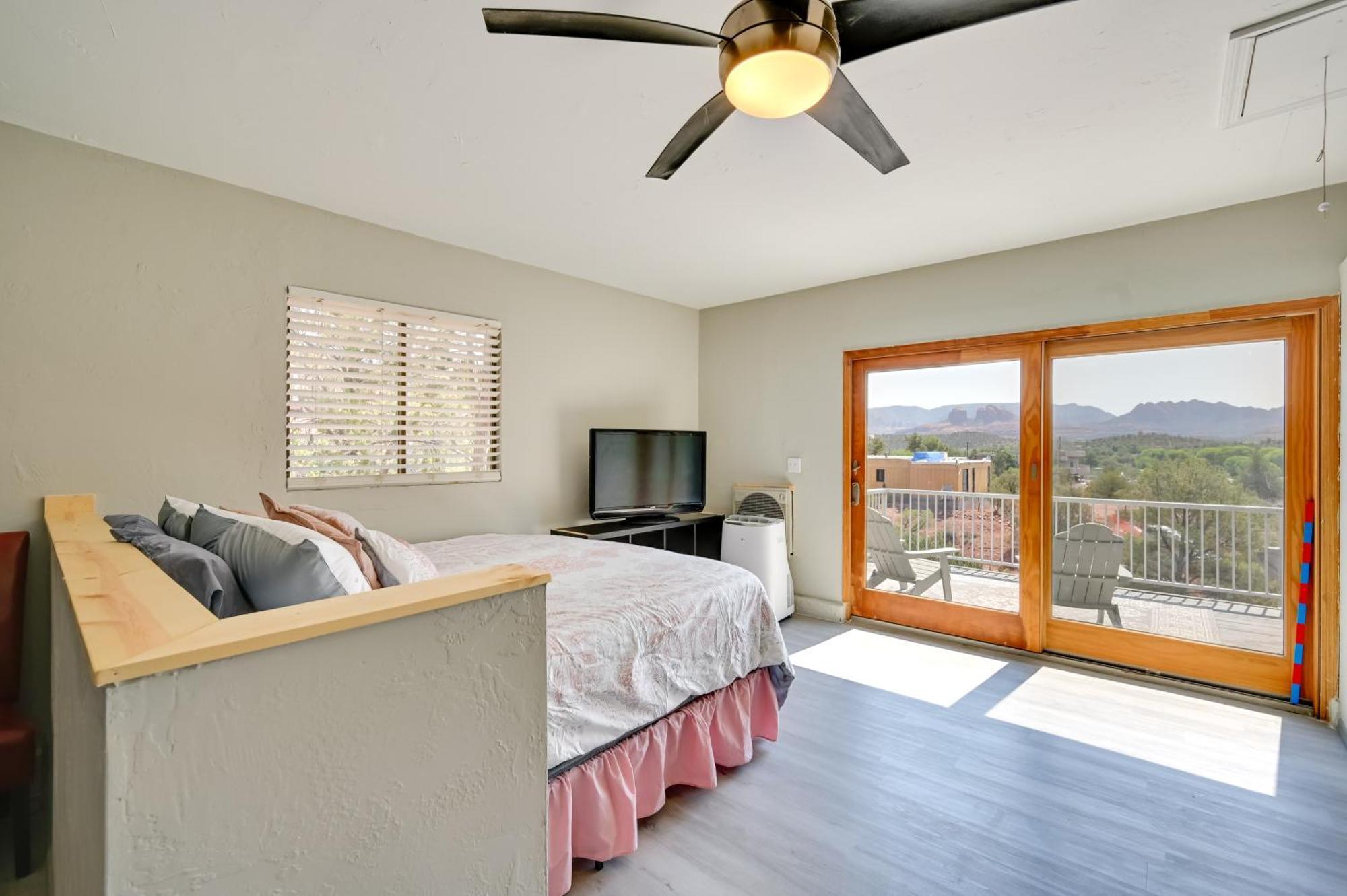 Sunny Less Than 1 Mi To Red Rock State Park! Apartment