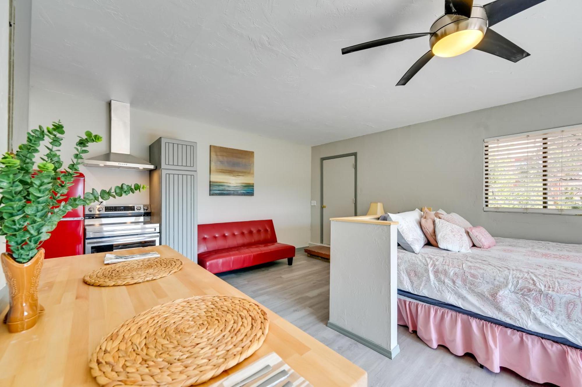 Apartment Sunny Less Than 1 Mi To Red Rock State Park!