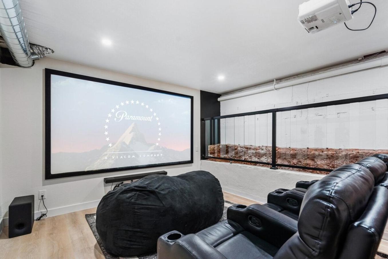 Holiday home Sage House Modern Retreat 3 Kings, Theater, Gmrm!