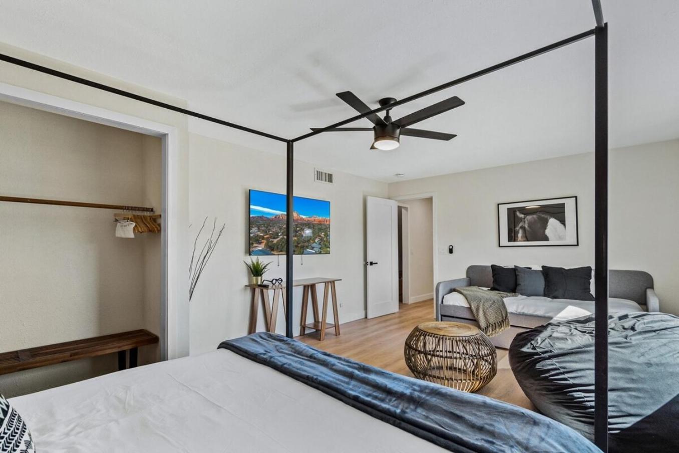 Sage House Modern Retreat 3 Kings, Theater, Gmrm! Holiday home