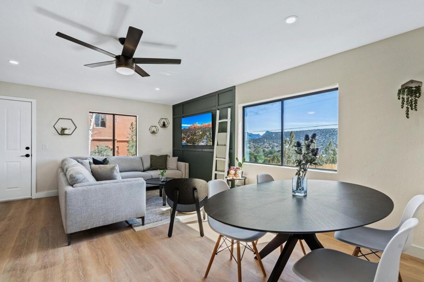 Sage House Modern Retreat 3 Kings, Theater, Gmrm! Holiday home